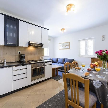 דוברובניק Apartment Tija Two Bedroom Apartment With Balcony And Partial Sea View מראה חיצוני תמונה