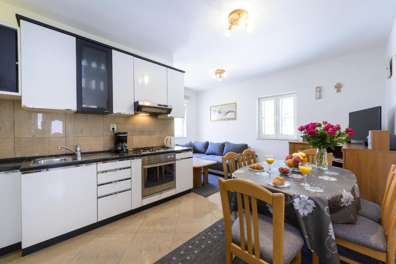 דוברובניק Apartment Tija Two Bedroom Apartment With Balcony And Partial Sea View מראה חיצוני תמונה