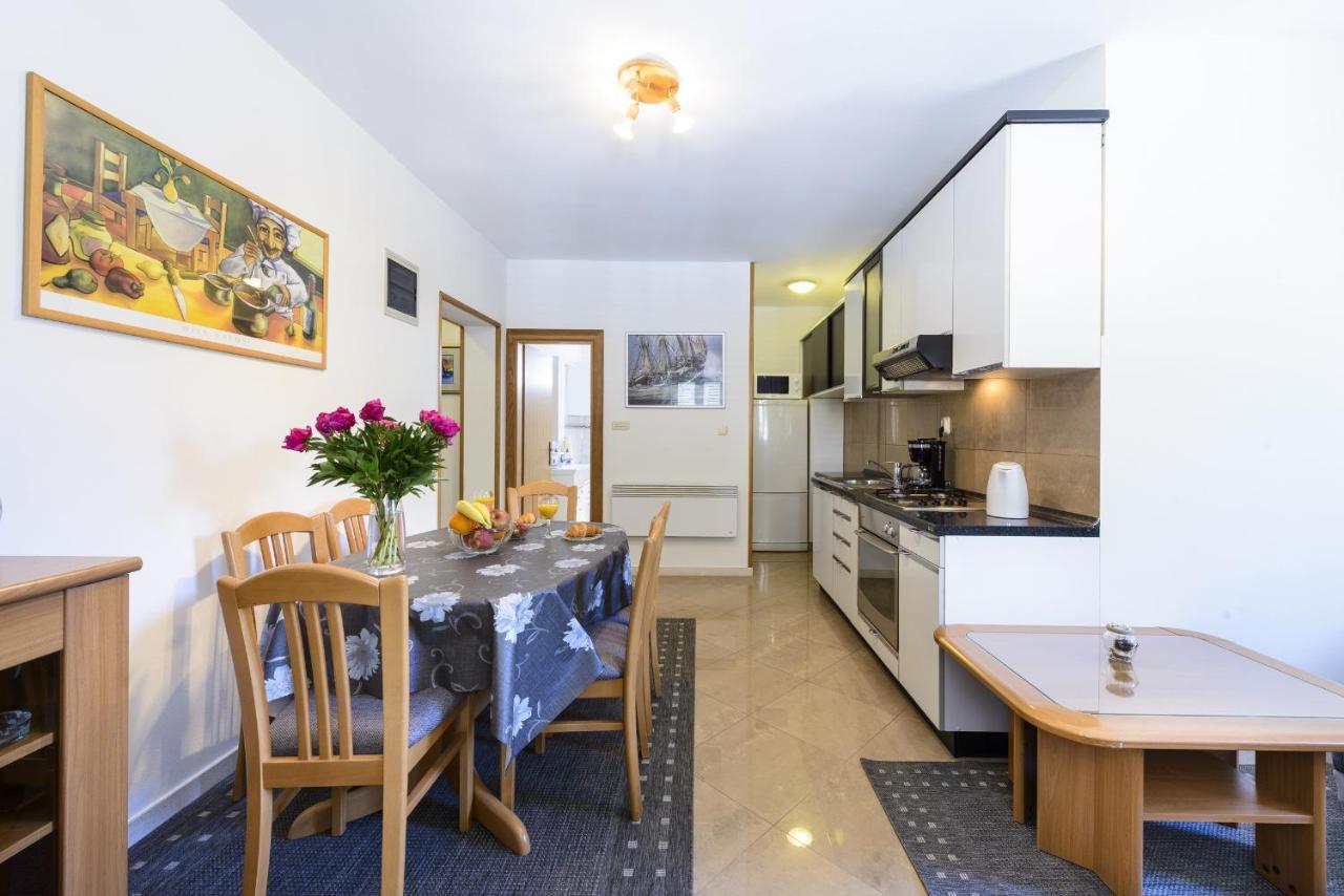 דוברובניק Apartment Tija Two Bedroom Apartment With Balcony And Partial Sea View מראה חיצוני תמונה